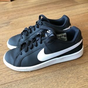 Nike Court Royale